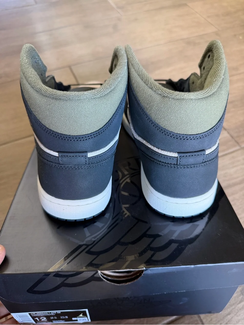 Air Jordan 1 Mid SE